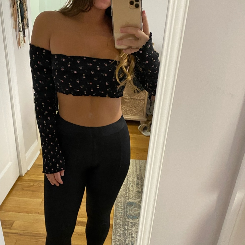Sexy, floral, off shoulder, long sleeve crop top!